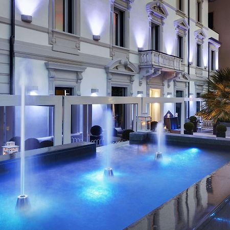 فندق مونتيكاتيني بالاس مونتيكاتيني تيرمي المظهر الخارجي الصورة The hotel's pool