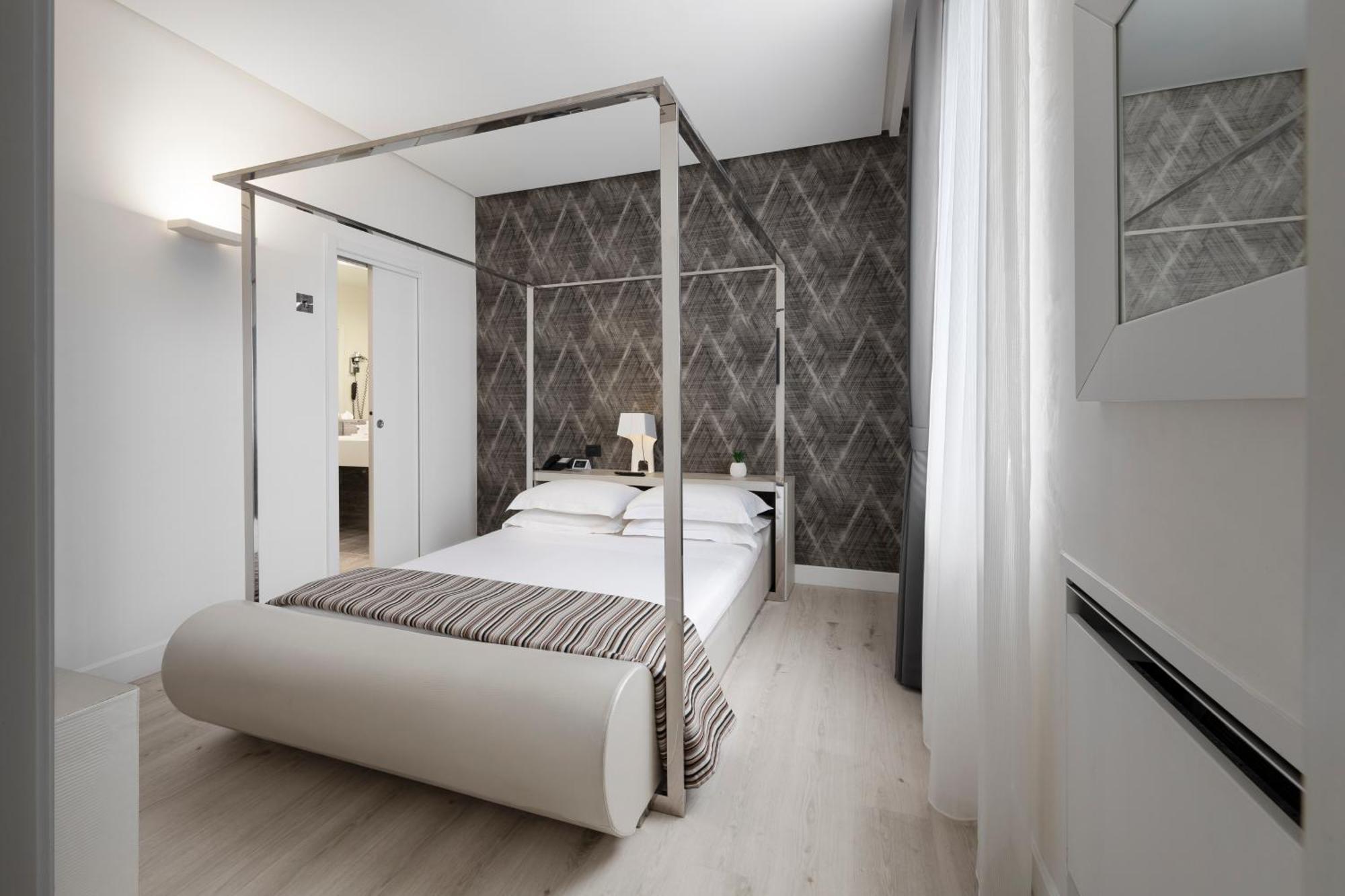 فندق مونتيكاتيني بالاس مونتيكاتيني تيرمي المظهر الخارجي الصورة A room at the hotel
