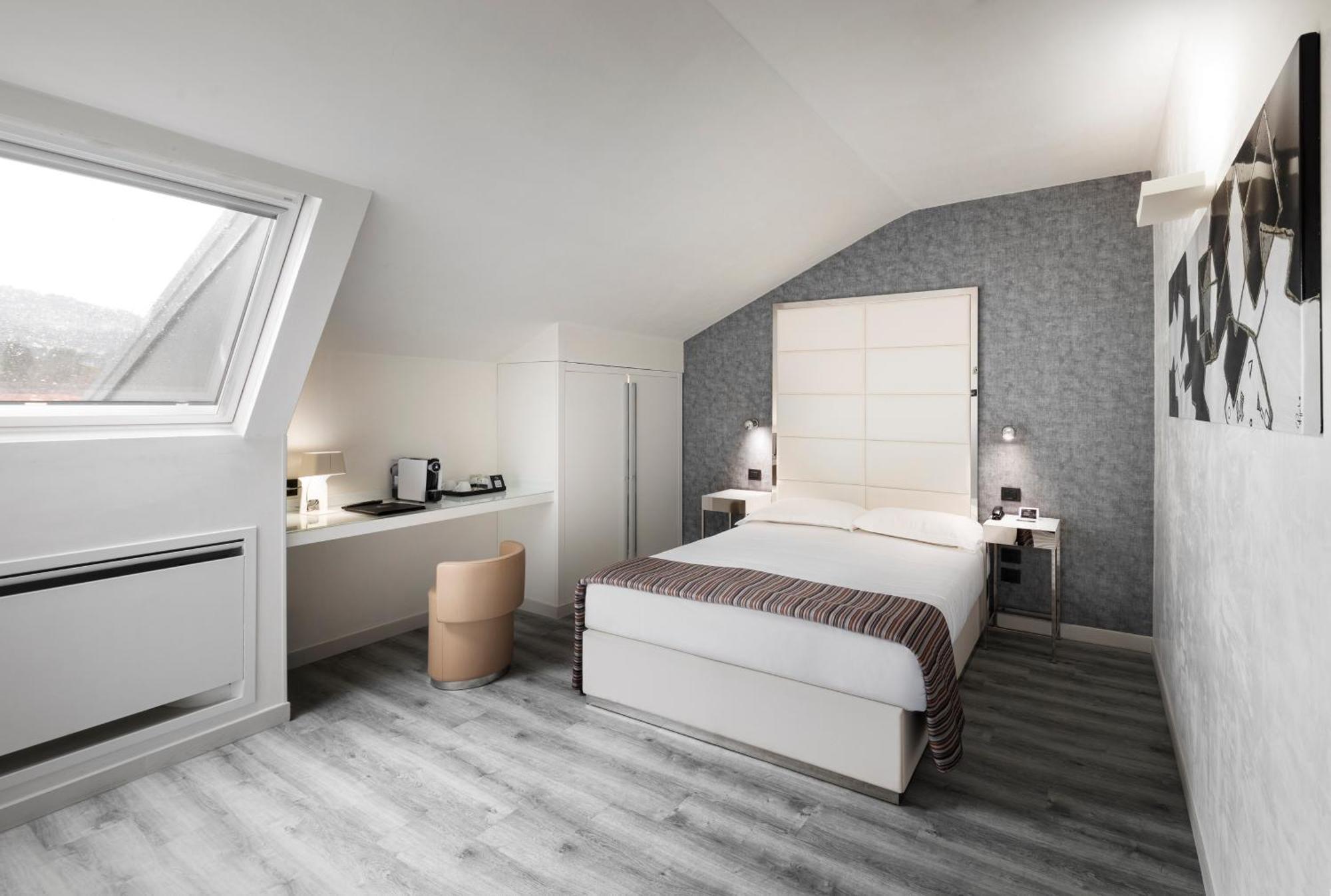فندق مونتيكاتيني بالاس مونتيكاتيني تيرمي المظهر الخارجي الصورة A bedroom in the hotel