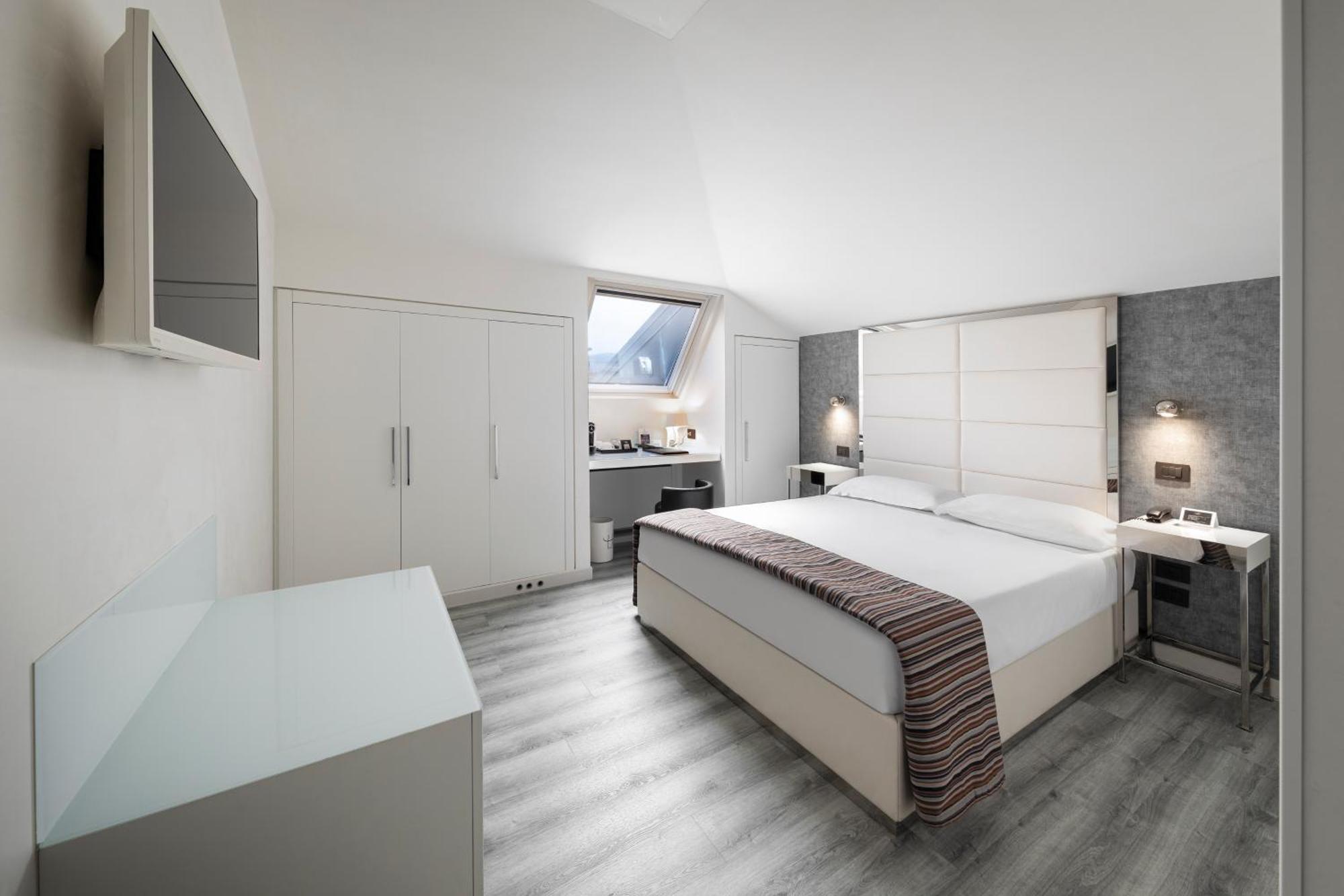 فندق مونتيكاتيني بالاس مونتيكاتيني تيرمي المظهر الخارجي الصورة A bedroom at the hotel