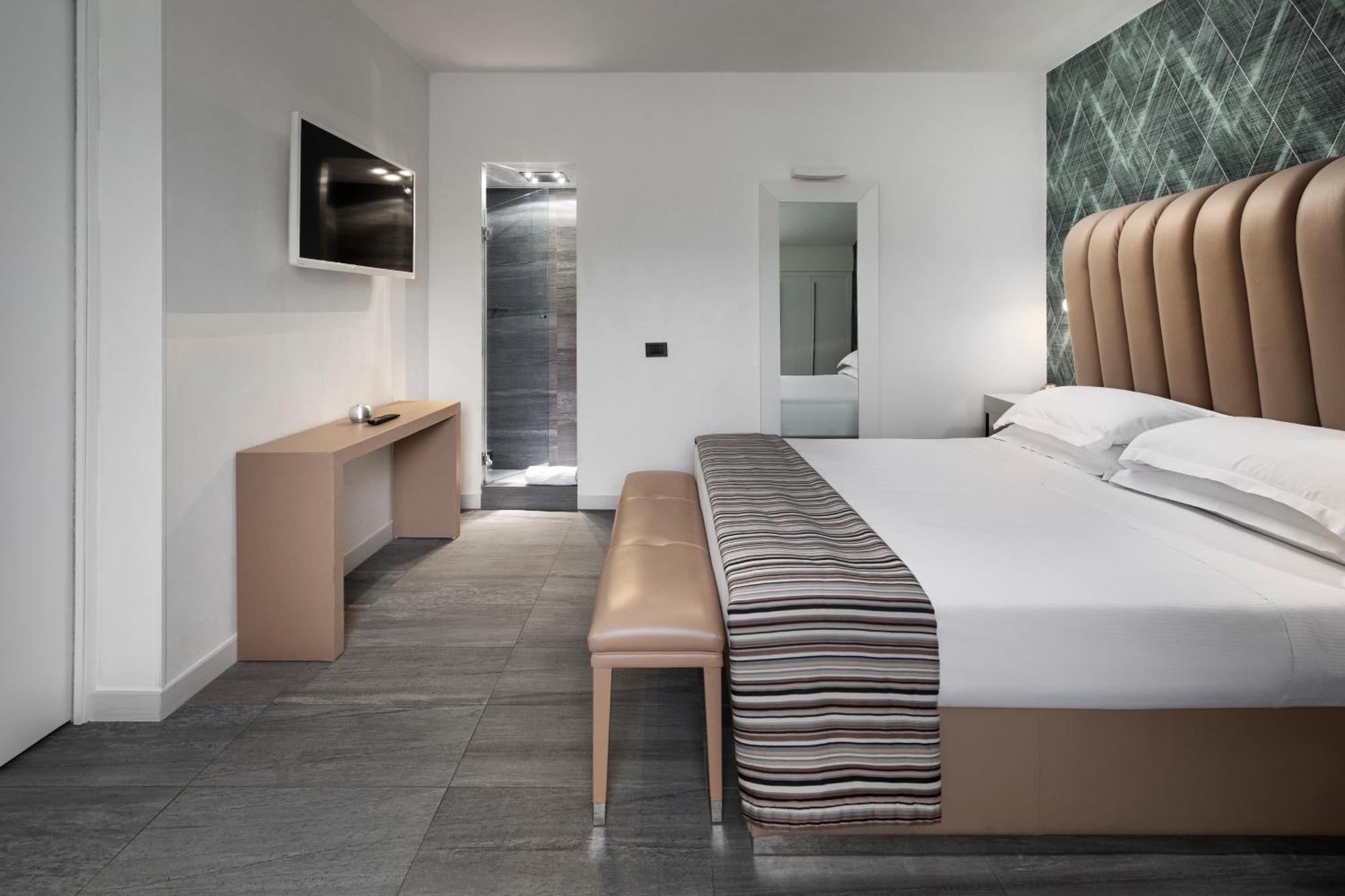 فندق مونتيكاتيني بالاس مونتيكاتيني تيرمي المظهر الخارجي الصورة A room at the hotel